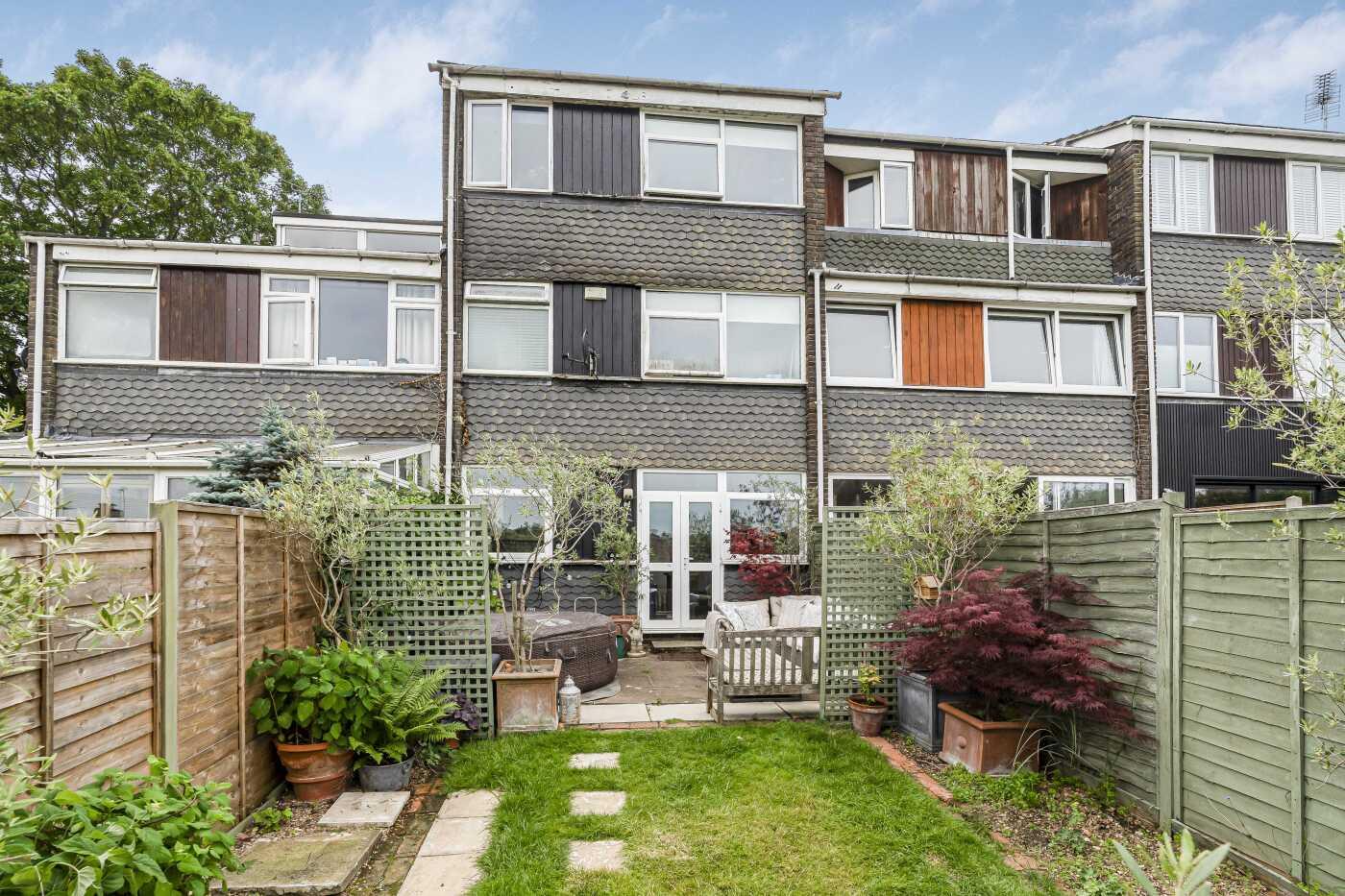 4 bed property in Damer Gardens, Henley-On-Thames
